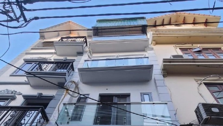 Nhà đẹp Ngọc Thụy 46m², 5 tầng, giá 7.9 tỷ.